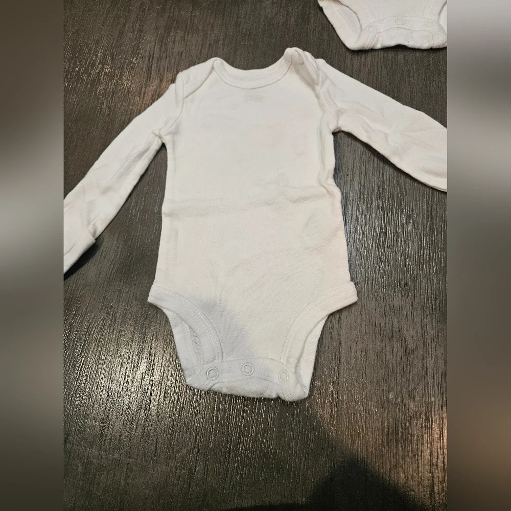 CARTERS ONESIES (6)
